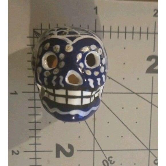 Mexican Ceramic? Sugar Skull Figurine Day Of The Dead Folk Art White Blue 1.25" - Picture 9 of 9